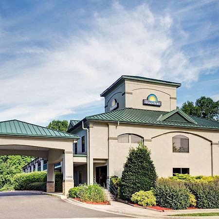Days Inn - Chapel Hill Bagian luar foto