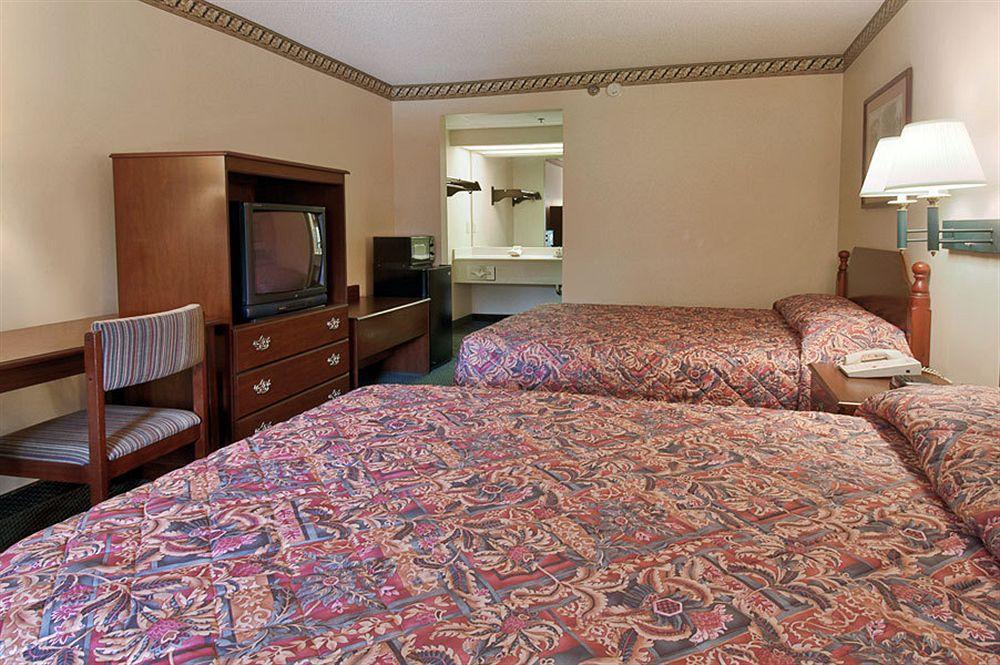 Days Inn - Chapel Hill Ruang foto