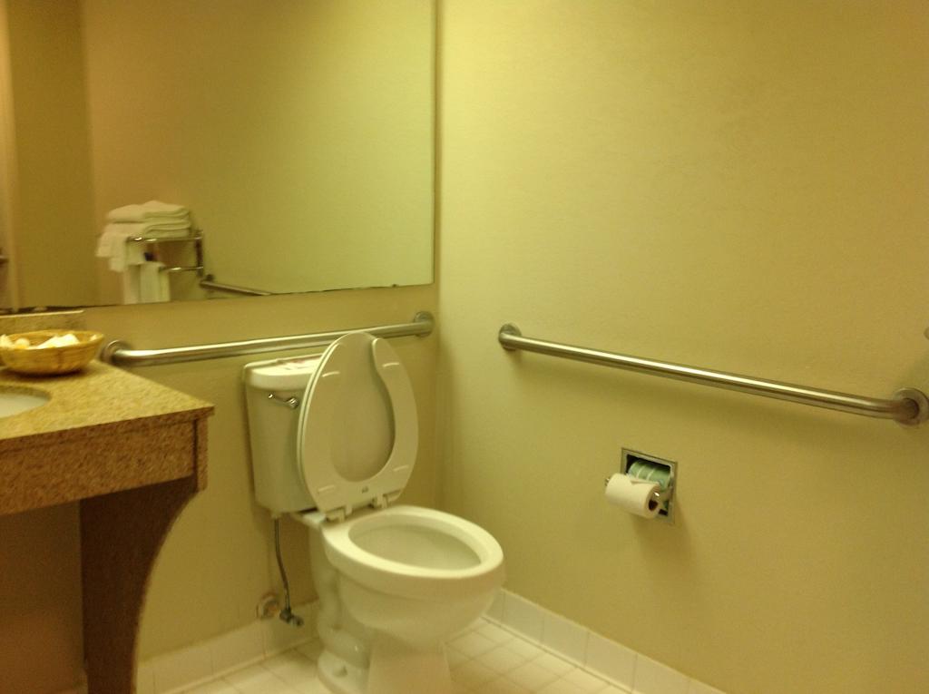 Days Inn - Chapel Hill Bagian luar foto