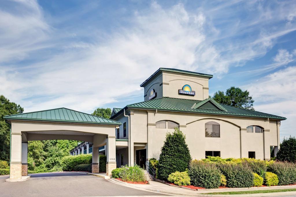 Days Inn - Chapel Hill Bagian luar foto