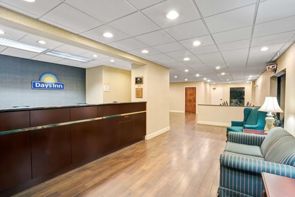 Days Inn - Chapel Hill Bagian luar foto