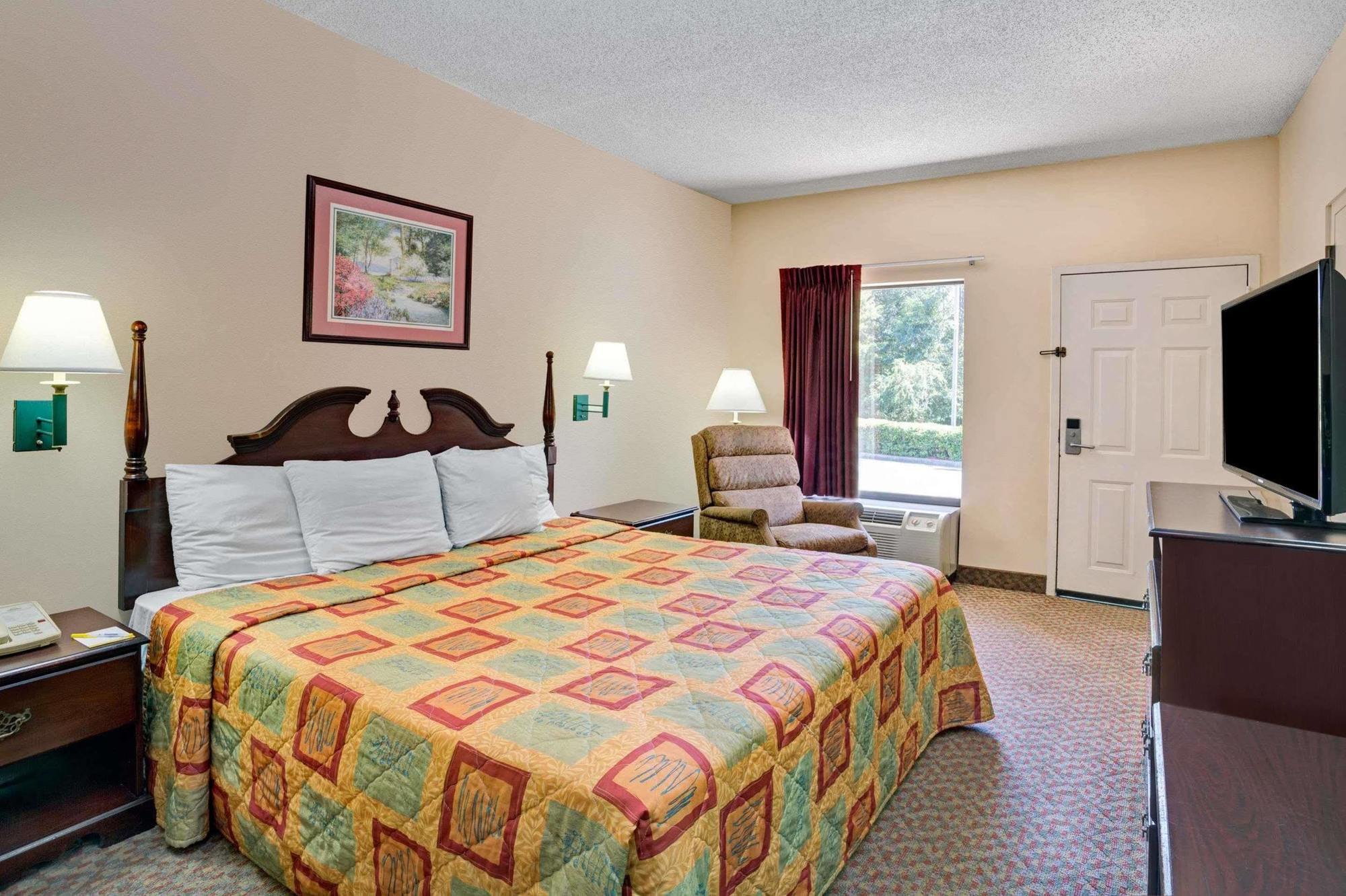 Days Inn - Chapel Hill Bagian luar foto