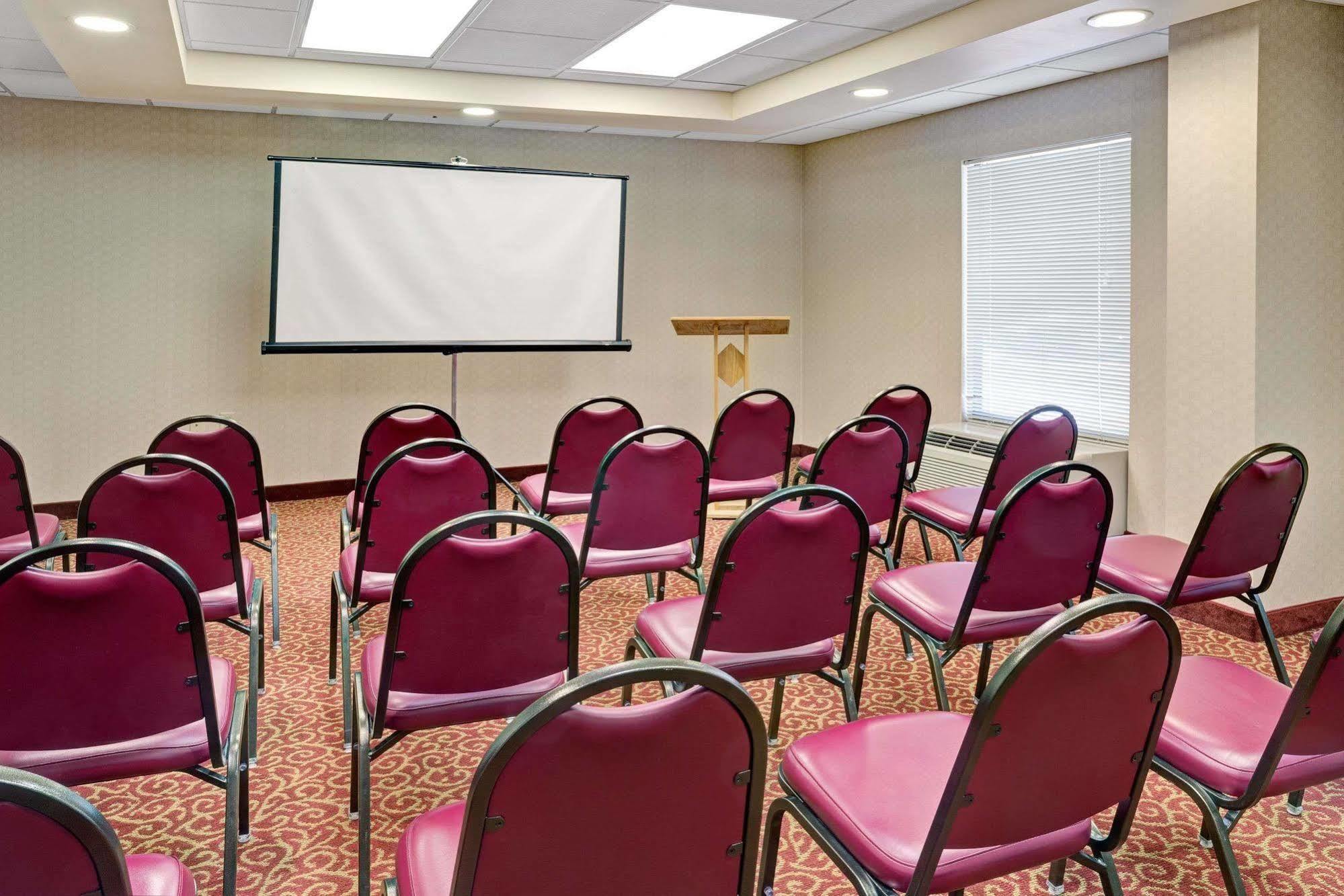 Days Inn - Chapel Hill Bagian luar foto